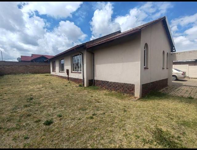 3 BEDROOM HOUSE FOR SALE IN KAGISO